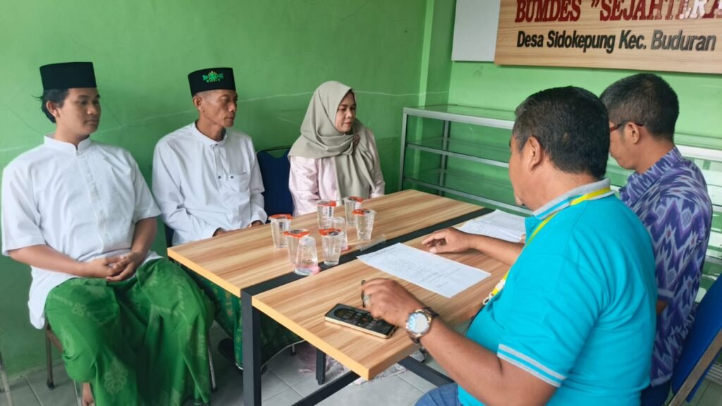 Diantar Keluarga, Arintono Resmi Mendaftar Calon Kepala Desa Sidokepung