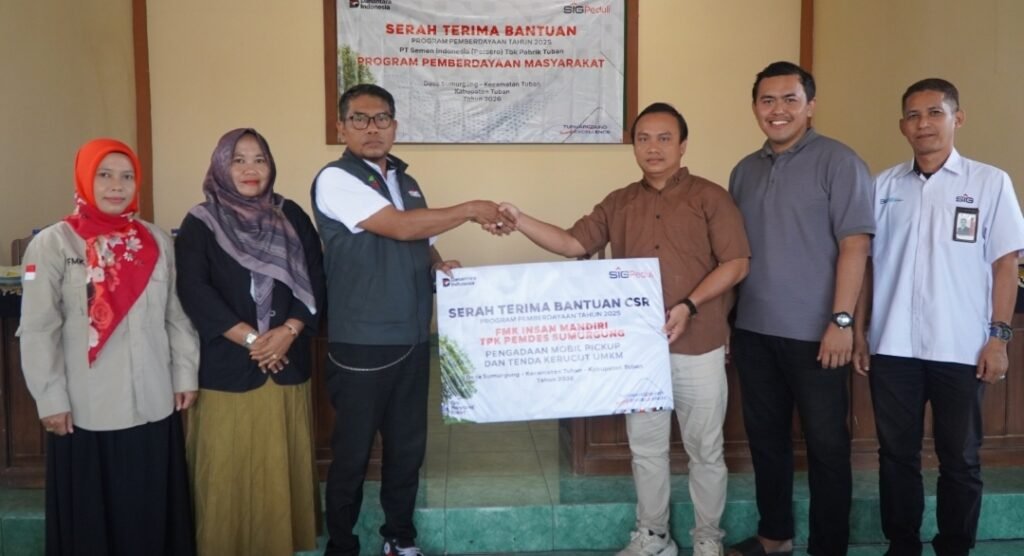 SIG Pabrik Tuban Dorong UMKM Desa Sumurgung Lewat Bantuan Mobil Serbaguna
