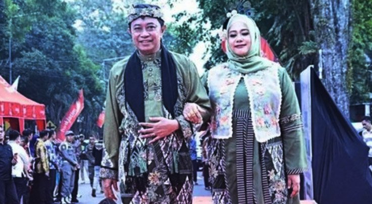 Fashion Show Busana Muslim Bondowoso 2026 Jadi Ajang Promosi Batik dan UMKM Lokal