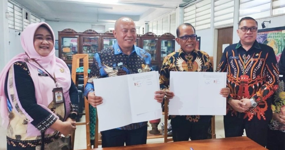 Pemkab Probolinggo dan Pemkot Malang Teken Kerja Sama Distribusi Bawang Merah dan Produk UMKM