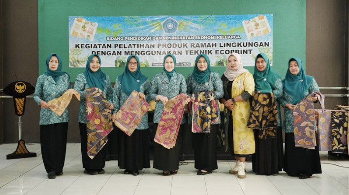 TP PKK Jombang Gelar Pelatihan Ecoprint untuk Tingkatkan Ekonomi Keluarga