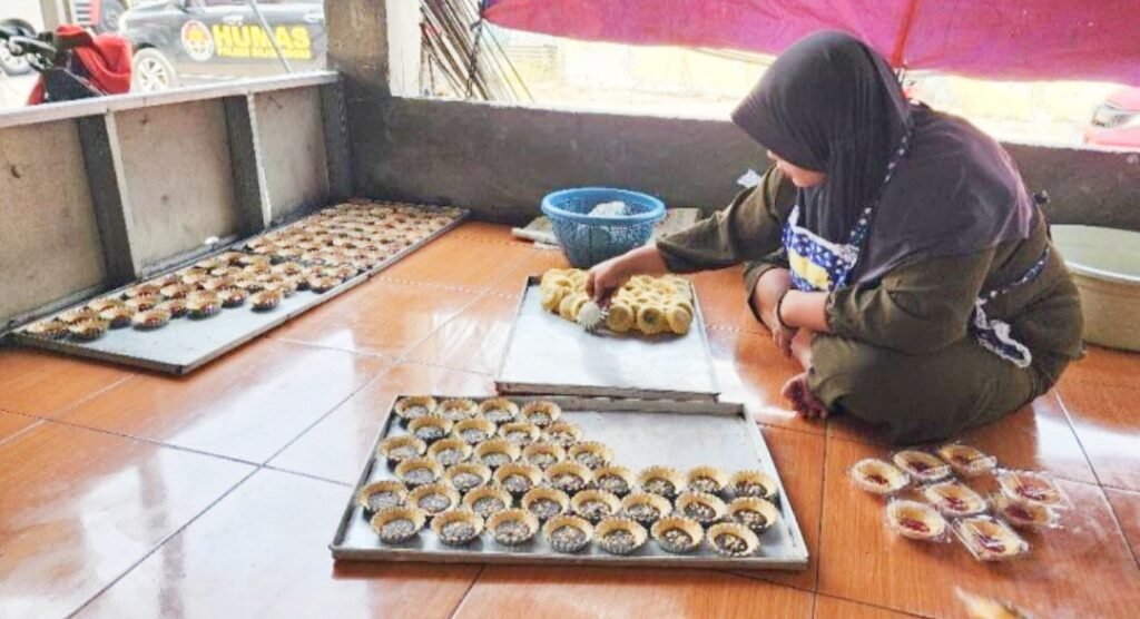Semua Kue Rp1.000, UMKM Tika di Bojonegoro Produksi hingga 35 Ribu Jajanan Sehari