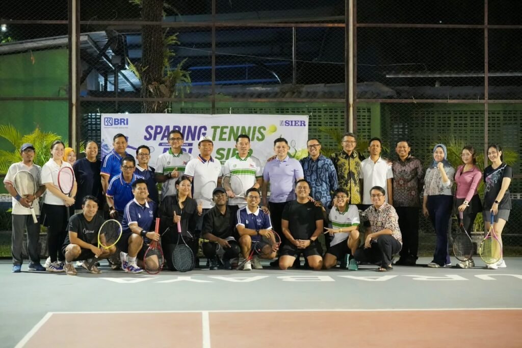 Pererat Kemitraan, BRI Jemursari dan PT SIER Gelar Sparing Tennis