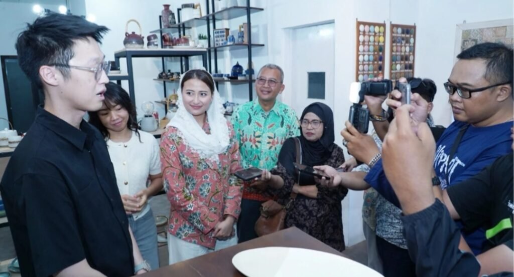 Wamendag Roro Apresiasi Lumosh Living, UMKM Keramik Jatim yang Tembus Pasar Eropa